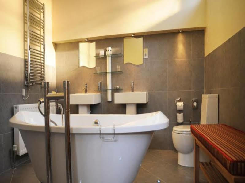 צ'יפינג קמפדן The Kings Hotel מראה חיצוני תמונה